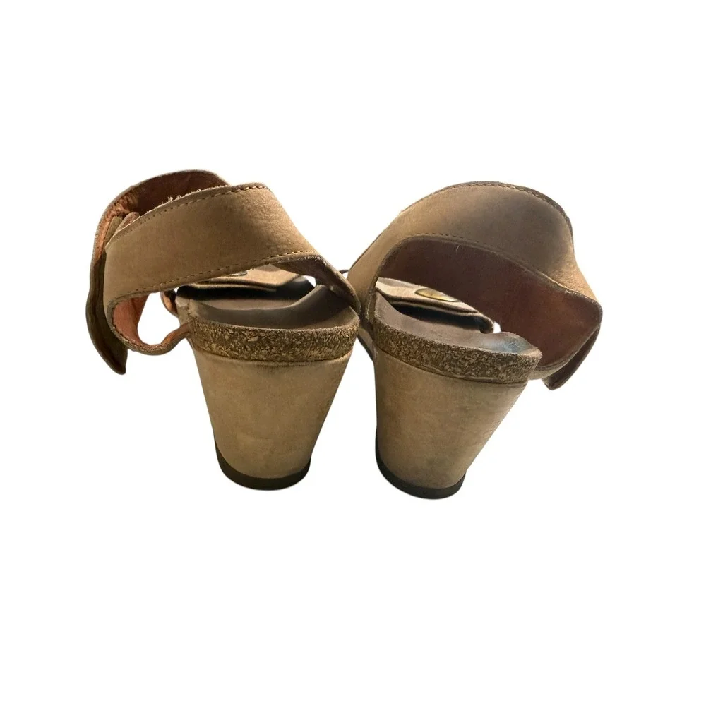 Taos Carousel 3 Tan Leather Wedge Sandals Medallion Boho Womens 40 US 9-9.5